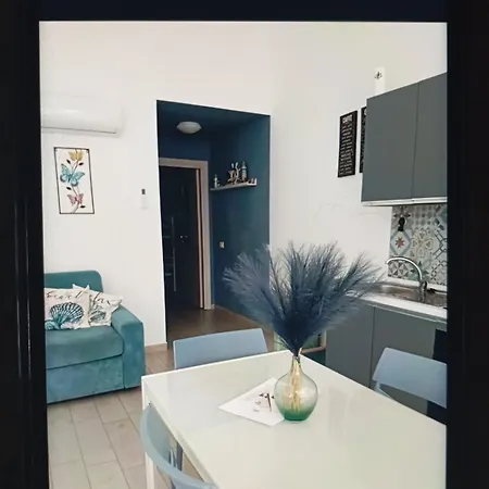 Blue House アパート